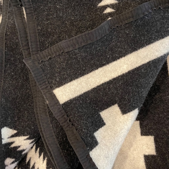 Pendleton Wool Blanket - Los Ojos  - 78" x 72" - Picture 8 of 8